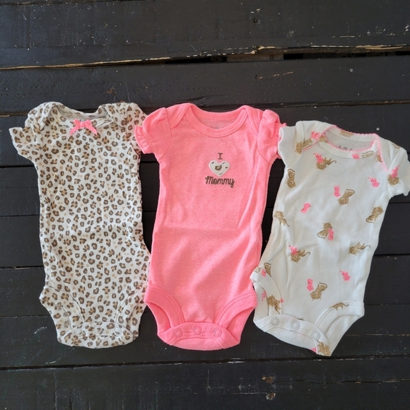 Child of Mine by Carter's NWOT Preemie Lot Bundle Neon Pink Leopard Bodysuit Set - Picture 1 of 5